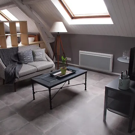 De La Haute Apartment *